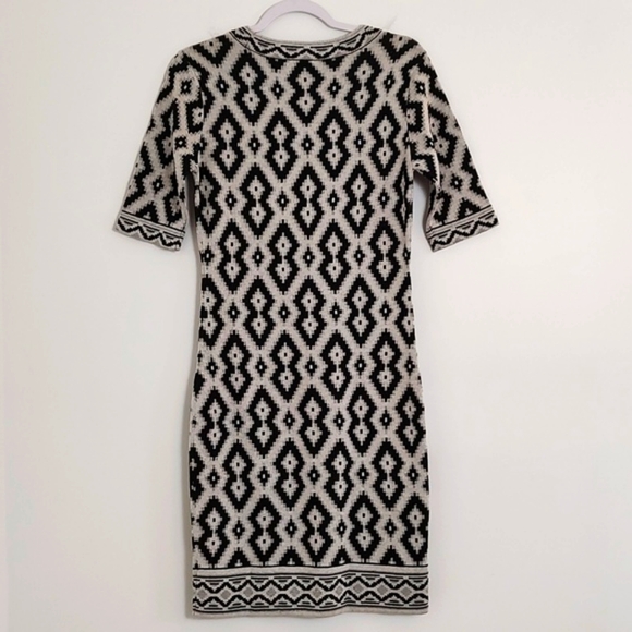 Versoma Womans Blk & Wht Graphic Fitted Midi Sweater Dress/Size S - Picture 3 of 11